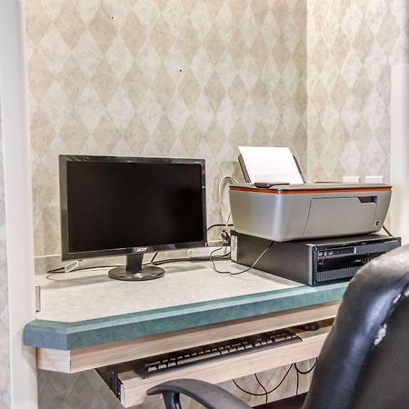 Motel 6-Red Deer, Ab Екстер'єр фото