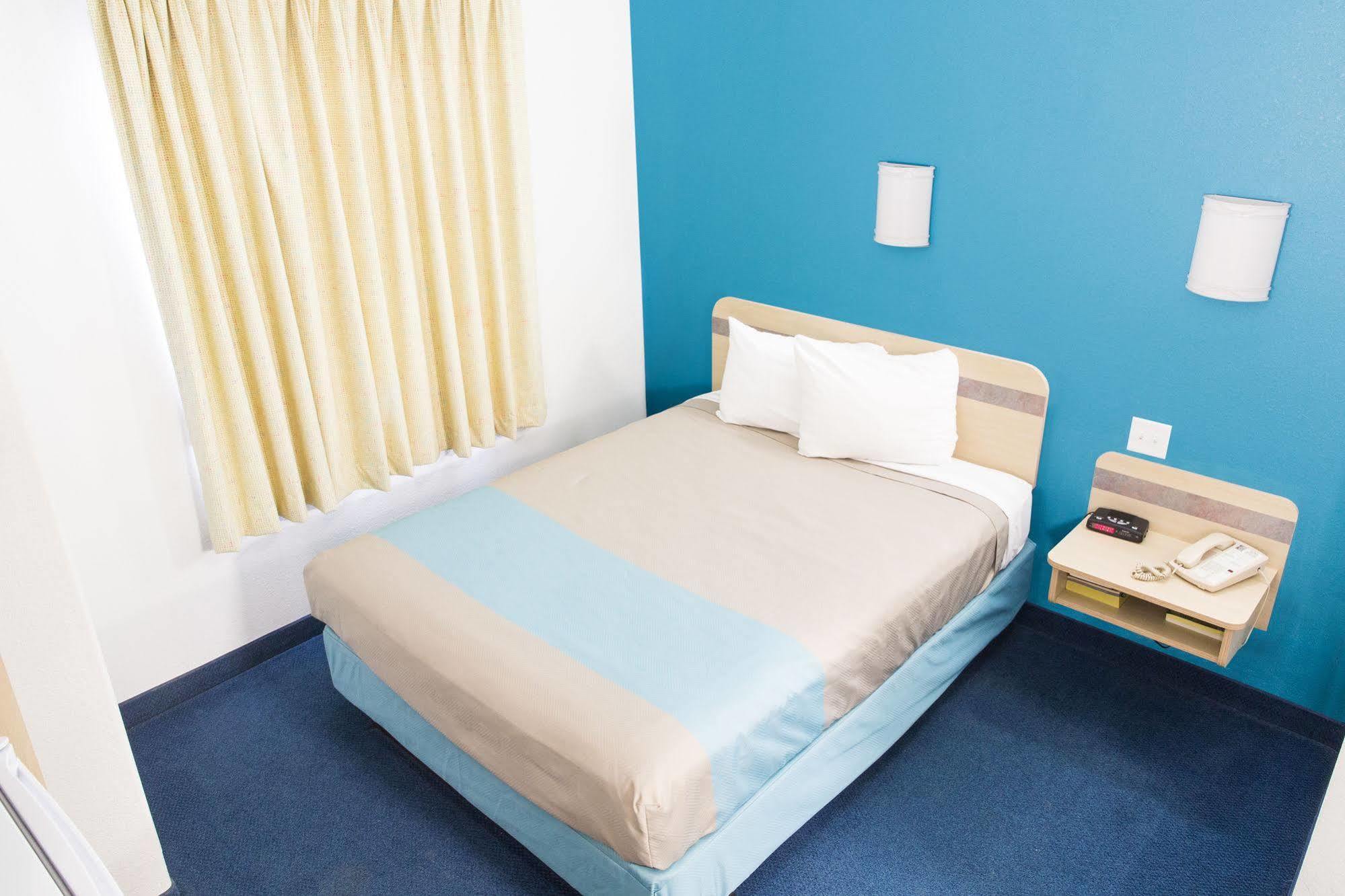 Motel 6-Red Deer, Ab Екстер'єр фото